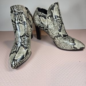 FRANCO SARTO Kora Bootie Size 7.5 Like NEW